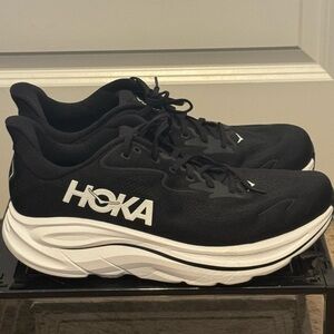 Hoka Clifton 10 extra wide Men's Black white Running Shoes